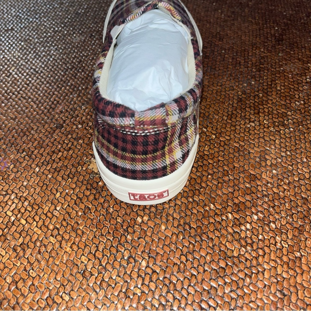 TAOS Burgundy Plaid Rubber Sole Sneakers Women’s Size 9.5 Medium - Picture 4 of 6